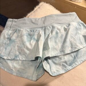 Women’s Lululemon Speed Up MR 2.5” Light Blue Tie Dye Athletic Shorts Size 2